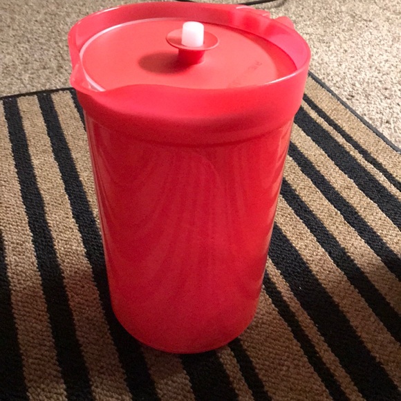Tupperware pitcher - Picture 7 of 7
